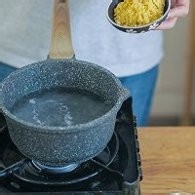 制作栗子枸杞小米粥