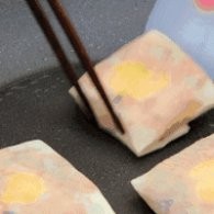 制作肉馅蛋黄派