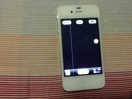 手机屏幕突然出现一条横白线.是哪里坏了