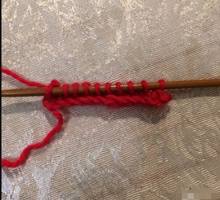 红毛线灰色毛线是怎么钩袜子的