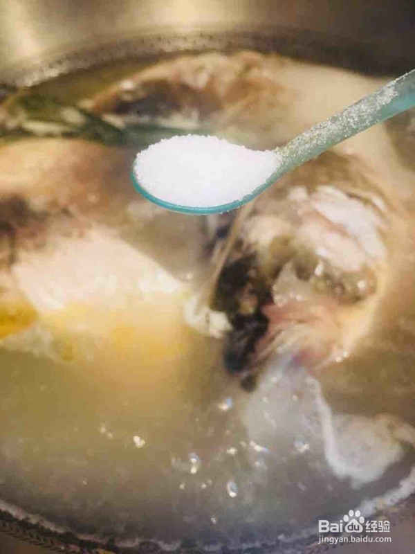 鱼头炖粉皮的做法