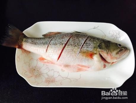家庭清蒸鲈鱼