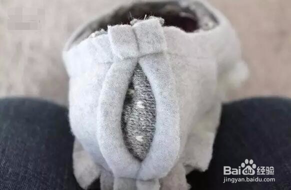 几个步骤就能让旧毛衣变为家居鞋