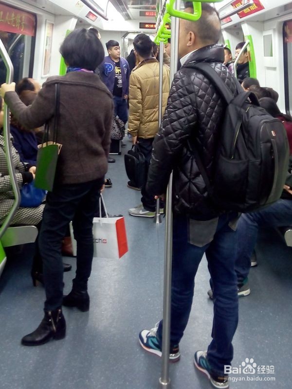 在ATM机上取款时应注意的事项