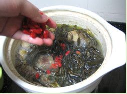 最适合夏季饮的靓汤--带丝枸杞老鸭汤