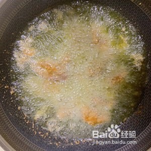 好吃到吮指的蒜香鸡翅制作步骤！