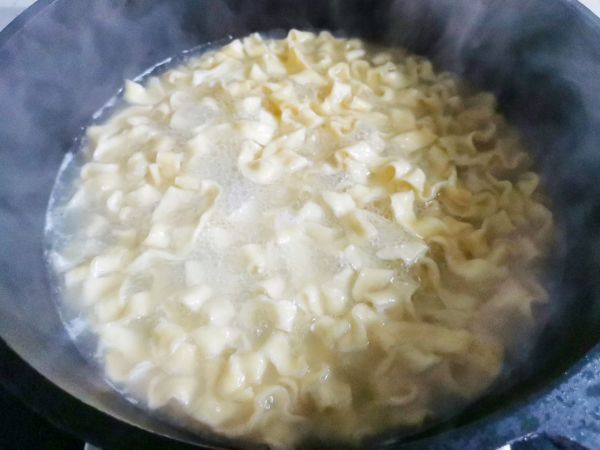 香拌油泼刀削面