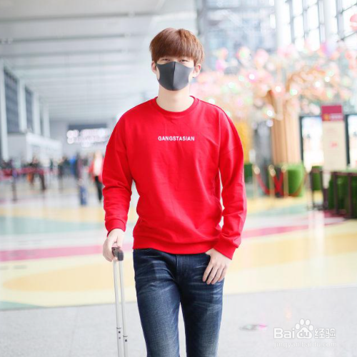 红卫衣怎么搭配裤子男