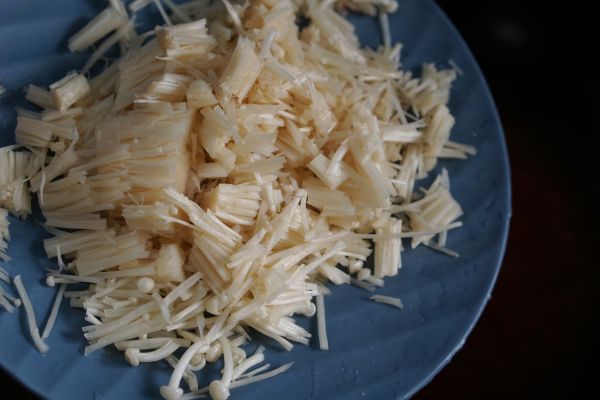 西红柿金针菇牛肉汤