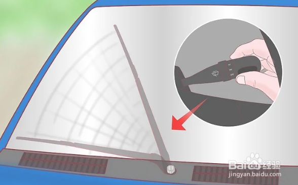如何去除汽车挡风玻璃上的雾？