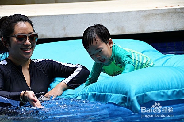 调皮宝宝爱打人 家长不要轻视