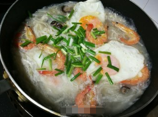 【爱心早餐】教你做百吃不厌的三鲜面