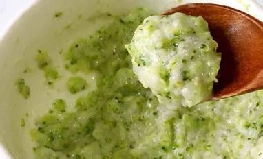 宝宝辅食之翡翠虾球的做法