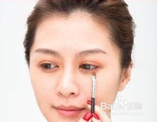 台湾美妆达人支招 水汪汪桃花妆恋爱顺利