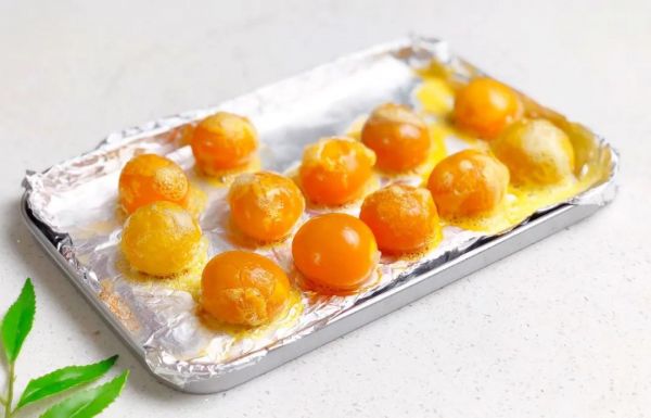 金沙咸蛋黄肉松月饼