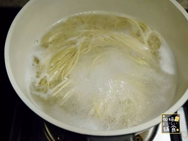 时蔬芝麻酱炸酱面