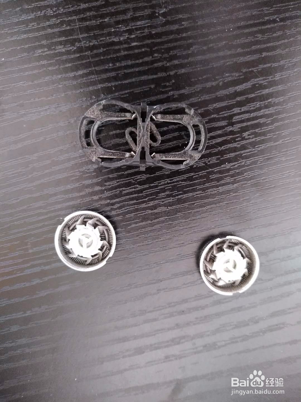 视频教你如何清洁电动剃须刀