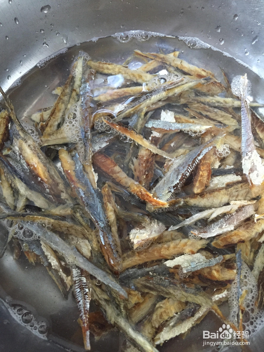 营养美味的辣炒小鱼干