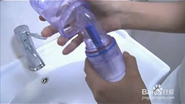 两步法洗鼻的操作方法——盐水洗鼻的正确操作