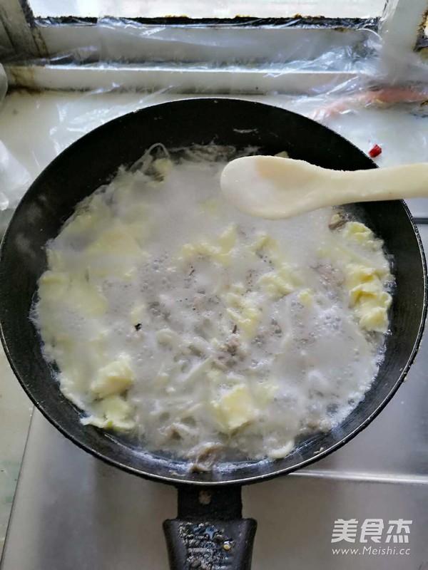 蘑菇鸡蛋汤的做法