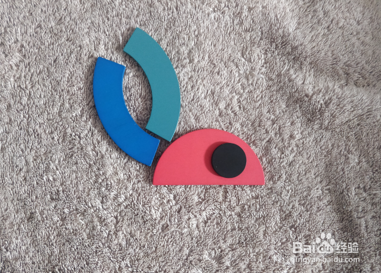 含两个大半圆的兔子用蒙氏积木怎样拼？