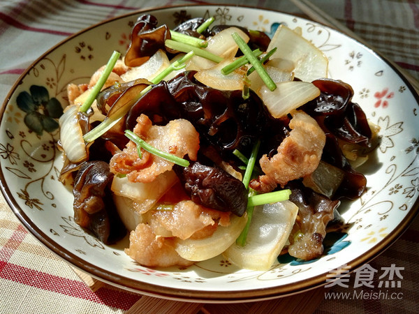 黑木耳洋葱炒五花肉