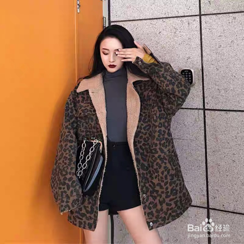 豹纹羊羔绒外套怎么搭配