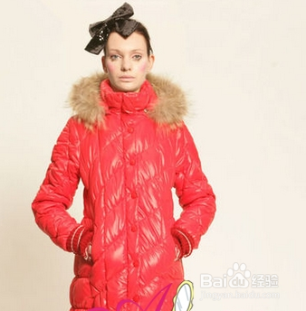 女式羽绒服保暖修身