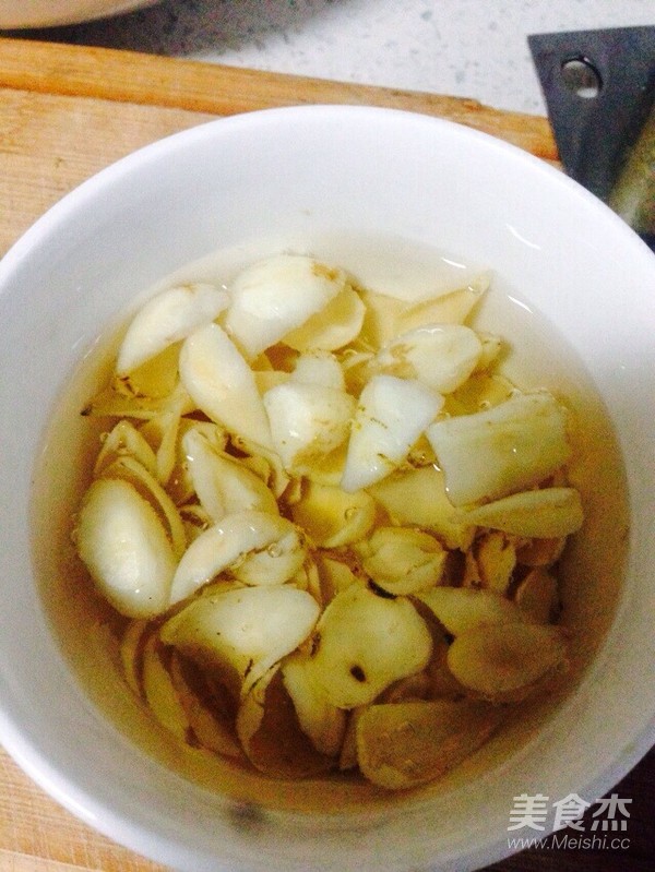 香蕉百合红枣银耳汤