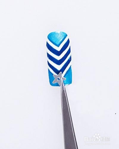 自己打造蓝色时尚美甲