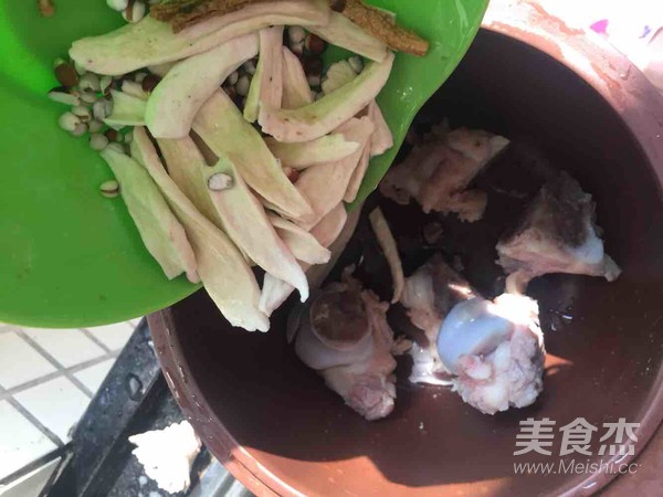 山药薏仁骨头汤