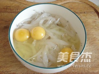 银鱼炒鸡蛋的做法