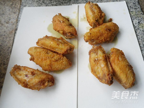金蒜鸡翅的做法