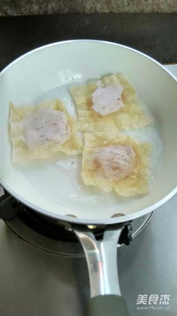 馄钝皮水蜜桃派