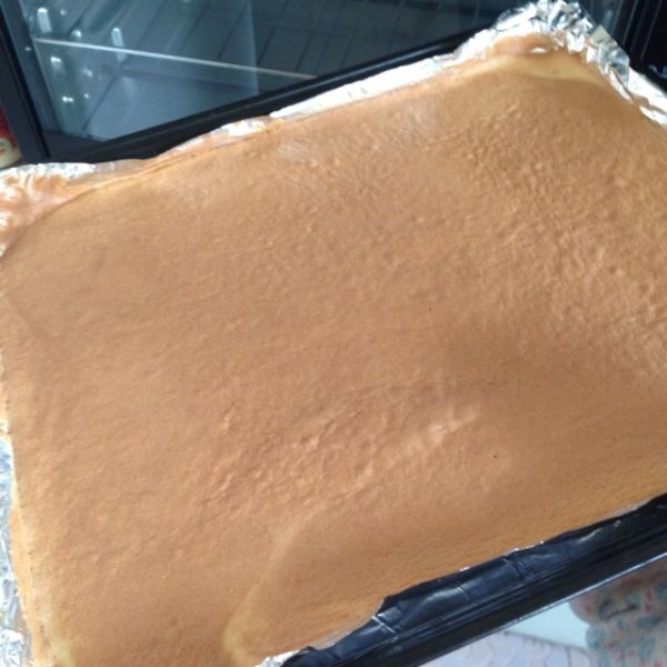 草莓戚风蛋糕卷