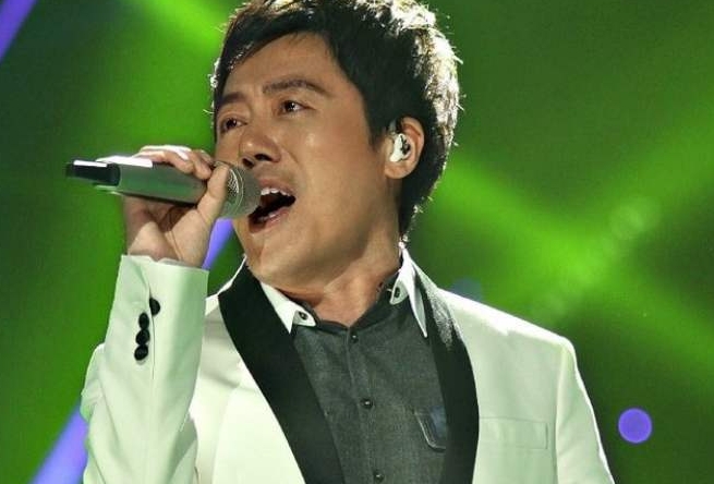 声音很低沉的男生适合唱什么歌