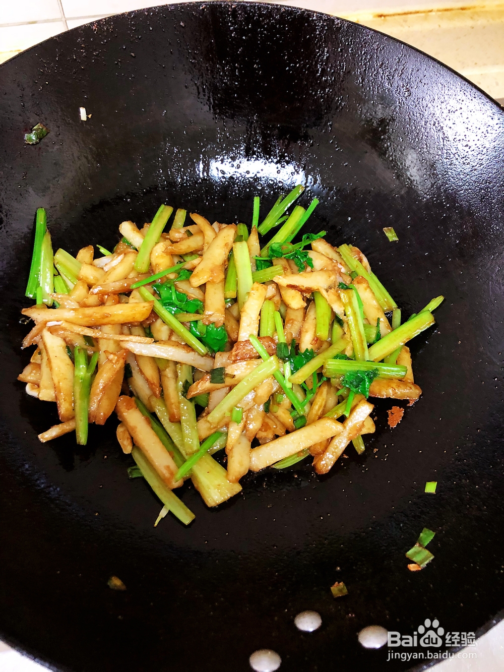 详细教你做芹菜炒土豆条