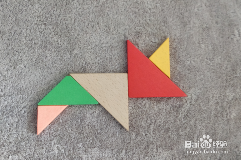 用七巧板怎样拼一只奔跑的狐狸?