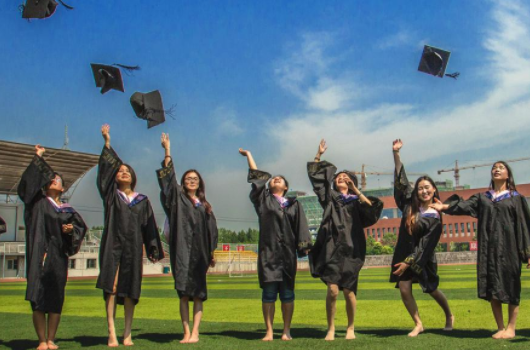 大学的最后一晚,怎样度过的