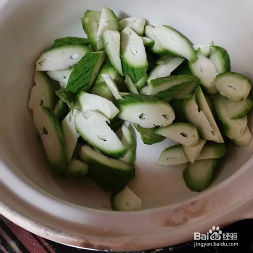 丸子丝瓜蛋花汤的做法