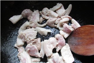 家常菜双椒炒肉的做法