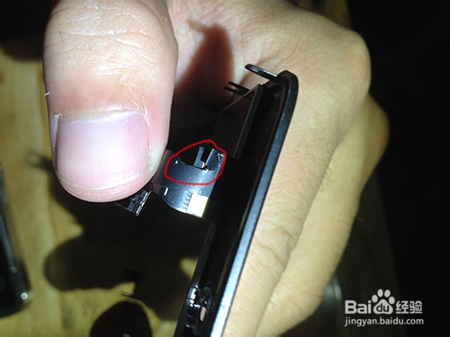 iPhone4换屏幕教程,需要使用到吹风机