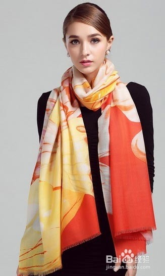 出行搭配羊毛彩色围脖 让你的美丽完美无缺