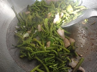 蕨菜炒肉详细做法