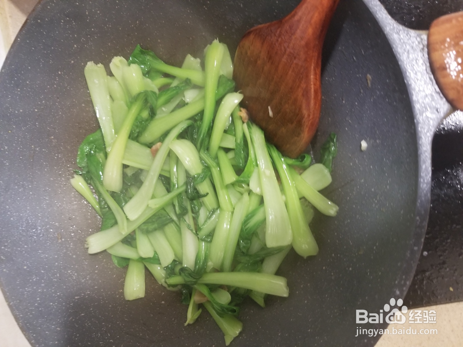 怎么做猪油渣炒小白菜？