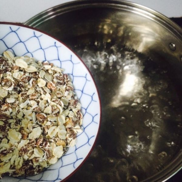 芒果牛奶芝麻燕麦粥