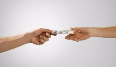 如何选购新能源汽车