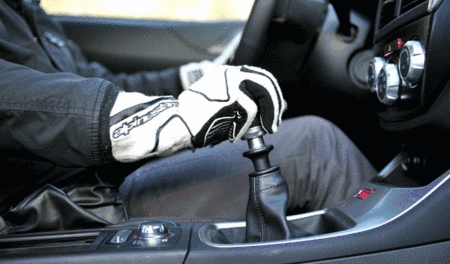 为什么超车时要降挡而不是升挡?