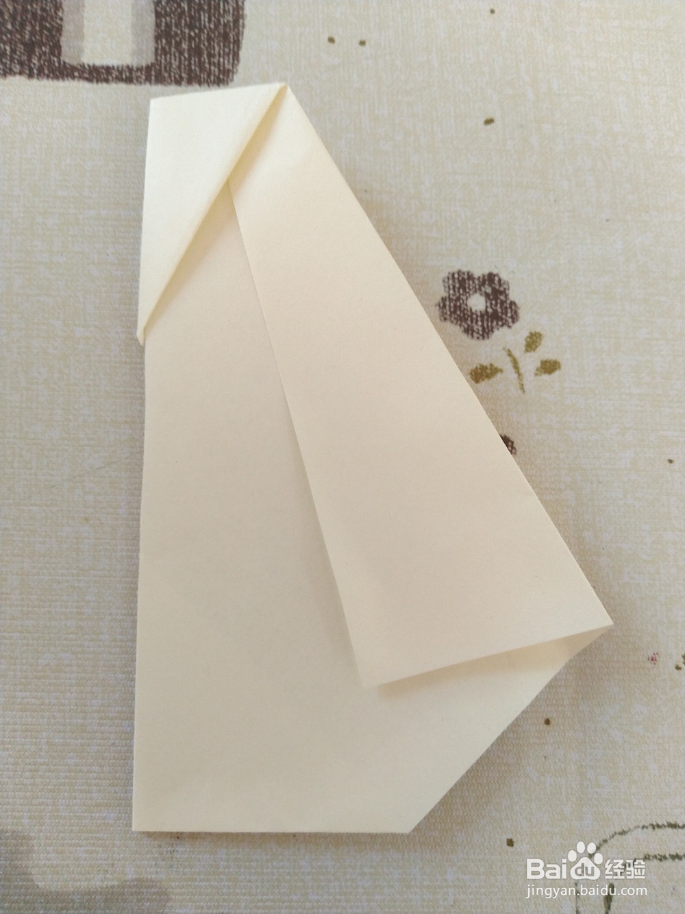 幼儿园小朋友学折纸-可爱的小企鹅