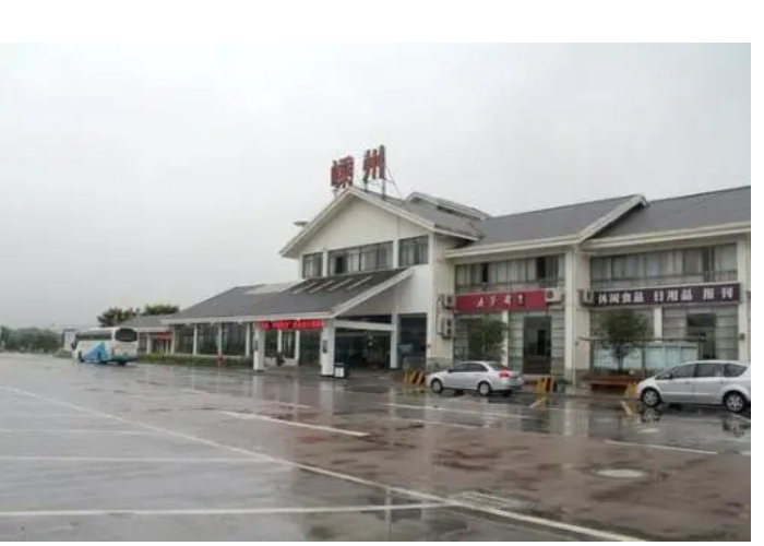 高速上多远一个服务区